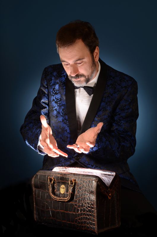 Creates memorable experiences with mind-blowing tricks